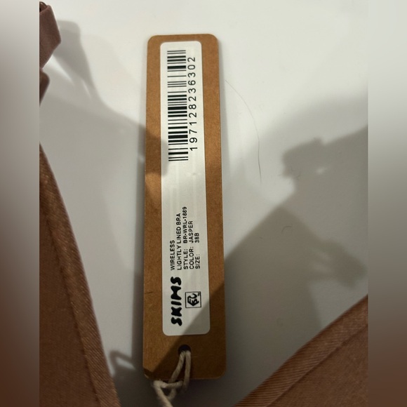 SKIMS Cocoa Seamless Bra - Picture 6 of 7